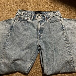 Abercrombie & Fitch Loose Jean, Light wash, Size 31W x 32L. Great condition